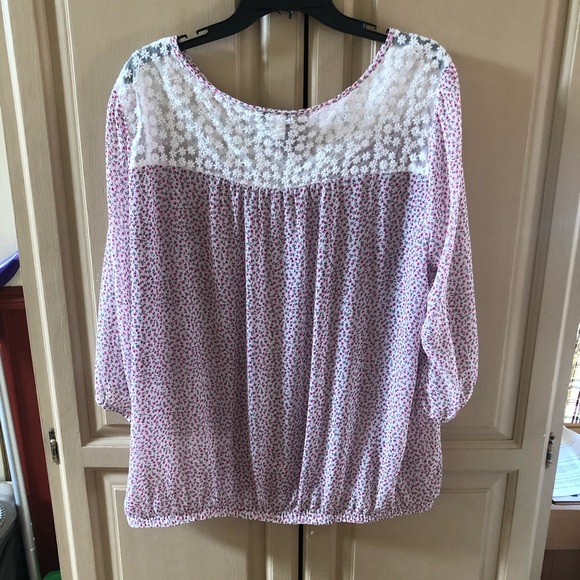 Torrid - Pink and Cream Flower Blouse - Picture 3 of 3